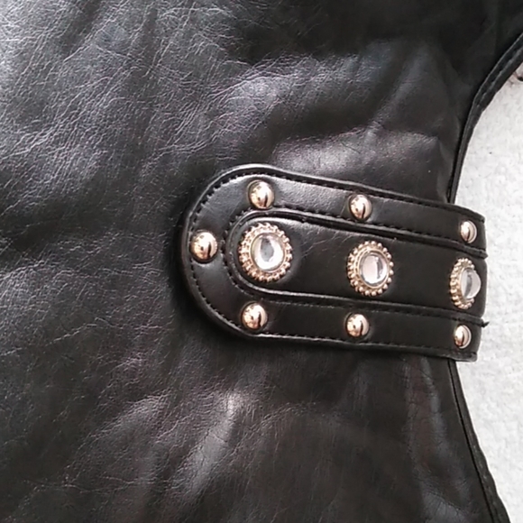 Black hand bag with big flower on it - Picture 4 of 6